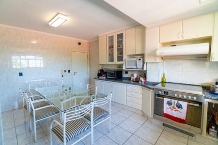 Casa à venda com 450m², 4 quartos e 2 vagas Casa à venda com 450m², 4 quartos e 2 vagasCozinha