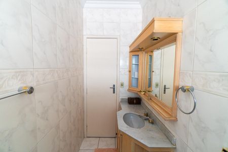 Casa à venda com 450m², 4 quartos e 2 vagas Casa à venda com 450m², 4 quartos e 2 vagasBanheiro Social