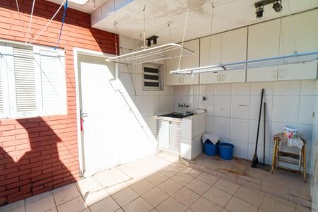 Casa à venda com 450m², 4 quartos e 2 vagas Casa à venda com 450m², 4 quartos e 2 vagasÁrea de Serviço