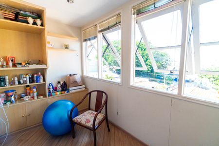 Casa à venda com 450m², 4 quartos e 2 vagas Casa à venda com 450m², 4 quartos e 2 vagasSacada da Suite 2