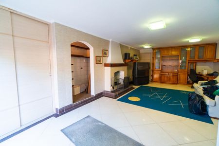 Casa à venda com 450m², 4 quartos e 2 vagas Casa à venda com 450m², 4 quartos e 2 vagasSalão