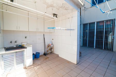 Casa à venda com 450m², 4 quartos e 2 vagas Casa à venda com 450m², 4 quartos e 2 vagasÁrea de Serviço