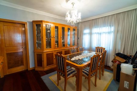 Casa à venda com 450m², 4 quartos e 2 vagas Casa à venda com 450m², 4 quartos e 2 vagasSala de Jantar