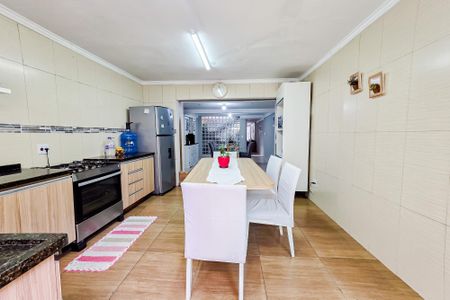 Casa à venda com 251m², 4 quartos e 2 vagas Casa à venda com 251m², 4 quartos e 2 vagasCozinha