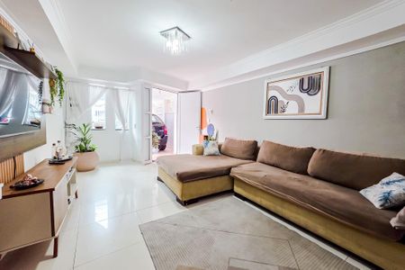 Casa à venda com 251m², 4 quartos e 2 vagas Casa à venda com 251m², 4 quartos e 2 vagasSala