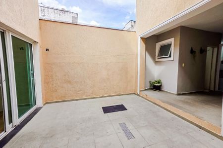 Casa à venda com 251m², 4 quartos e 2 vagas Casa à venda com 251m², 4 quartos e 2 vagasÁrea comum