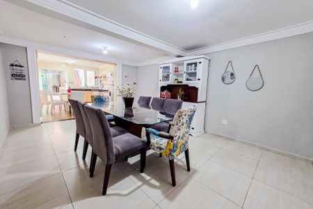 Casa à venda com 251m², 4 quartos e 2 vagas Casa à venda com 251m², 4 quartos e 2 vagasCopa