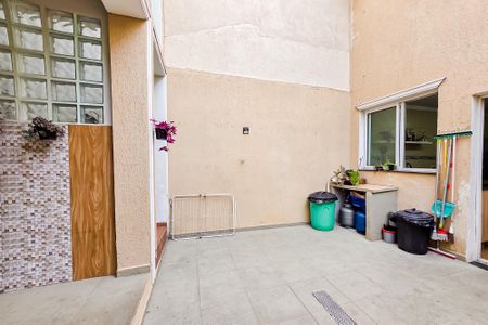 Casa à venda com 251m², 4 quartos e 2 vagas Casa à venda com 251m², 4 quartos e 2 vagasÁrea comum