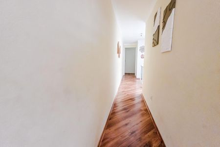 Casa à venda com 251m², 4 quartos e 2 vagas Casa à venda com 251m², 4 quartos e 2 vagasCorredor