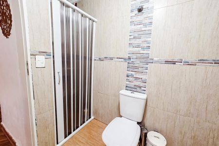 Banheiro social de casa à venda com 4 quartos, 251m² em Santa Terezinha, Santo André