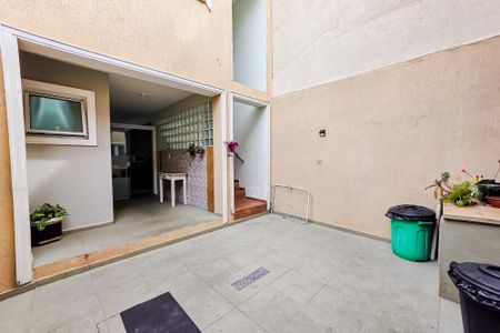 Casa à venda com 251m², 4 quartos e 2 vagas Casa à venda com 251m², 4 quartos e 2 vagasÁrea comum