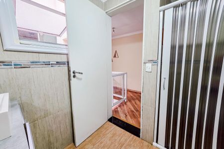 Casa à venda com 251m², 4 quartos e 2 vagas Casa à venda com 251m², 4 quartos e 2 vagasBanheiro social