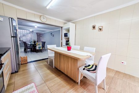 Casa à venda com 251m², 4 quartos e 2 vagas Casa à venda com 251m², 4 quartos e 2 vagasCozinha