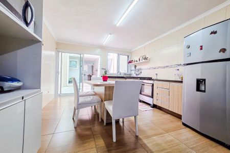 Casa à venda com 251m², 4 quartos e 2 vagas Casa à venda com 251m², 4 quartos e 2 vagasCozinha