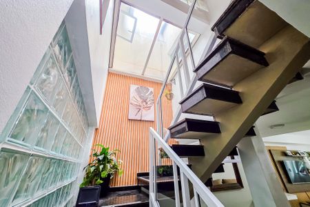 Casa à venda com 251m², 4 quartos e 2 vagas Casa à venda com 251m², 4 quartos e 2 vagasCorredor