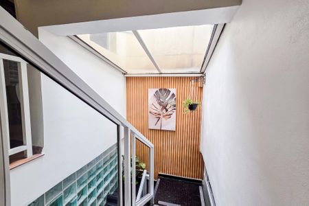 Casa à venda com 251m², 4 quartos e 2 vagas Casa à venda com 251m², 4 quartos e 2 vagasCorredor