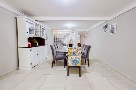 Casa à venda com 251m², 4 quartos e 2 vagas Casa à venda com 251m², 4 quartos e 2 vagasCopa