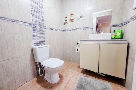 Casa à venda com 251m², 4 quartos e 2 vagas Casa à venda com 251m², 4 quartos e 2 vagasBanheiro social