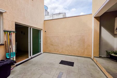 Casa à venda com 251m², 4 quartos e 2 vagas Casa à venda com 251m², 4 quartos e 2 vagasÁrea comum