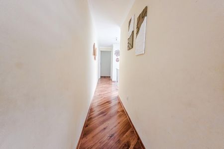Casa à venda com 251m², 4 quartos e 2 vagas Casa à venda com 251m², 4 quartos e 2 vagasCorredor