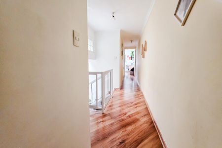 Casa à venda com 251m², 4 quartos e 2 vagas Casa à venda com 251m², 4 quartos e 2 vagasCorredor
