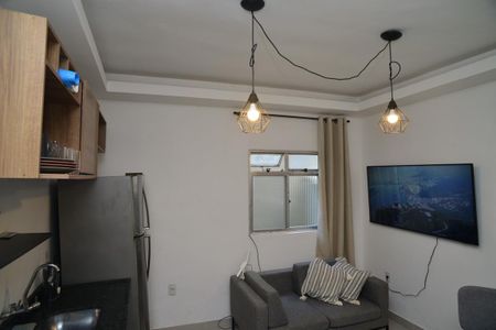 Sala de kitnet/studio para alugar com 1 quarto, 31m² em Barra da Tijuca, Rio de Janeiro