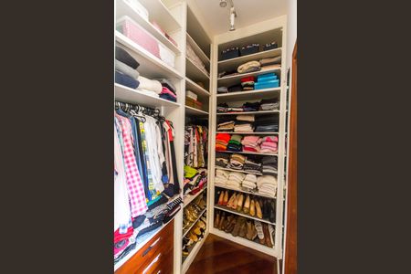 Casa de condomínio para alugar com 700m², 4 quartos e 7 vagasCloset da suíte
