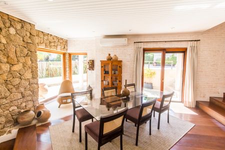 Casa de condomínio para alugar com 700m², 4 quartos e 7 vagasSala 