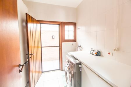 Casa de condomínio para alugar com 700m², 4 quartos e 7 vagasÁrea de Serviço
