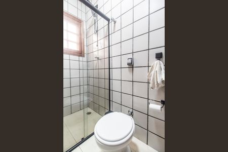 Casa de condomínio para alugar com 700m², 4 quartos e 7 vagasBanheiro de serviço