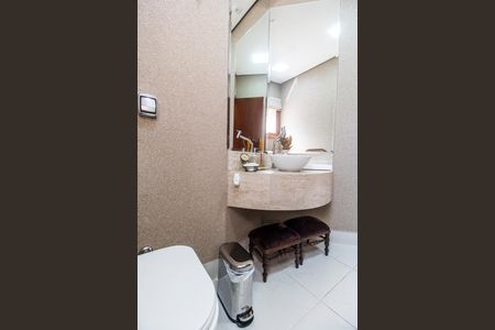 Casa de condomínio para alugar com 700m², 4 quartos e 7 vagasLavabo