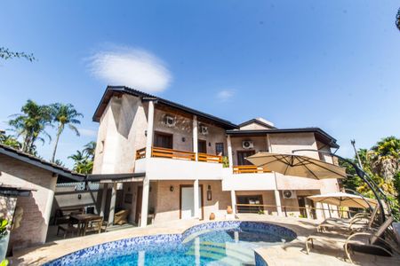 Casa de condomínio para alugar com 700m², 4 quartos e 7 vagasFachada