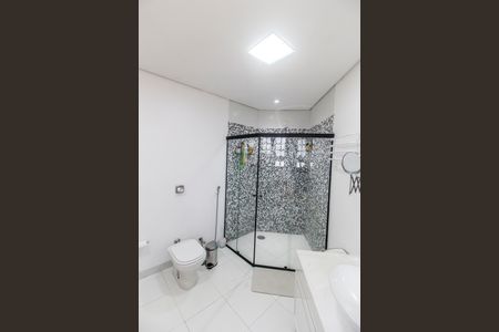 Casa de condomínio para alugar com 700m², 4 quartos e 7 vagasBanheiro da Suíte