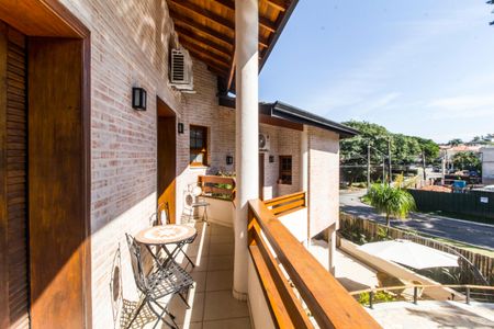 Casa de condomínio para alugar com 700m², 4 quartos e 7 vagasVaranda