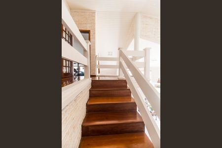 Casa de condomínio para alugar com 700m², 4 quartos e 7 vagasEscada