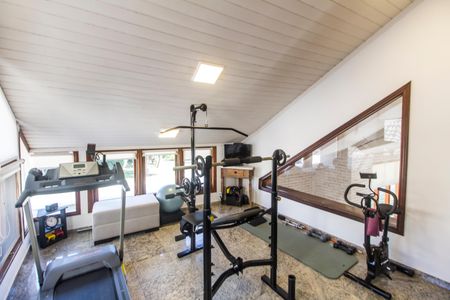 Casa de condomínio para alugar com 700m², 4 quartos e 7 vagasEscritório
