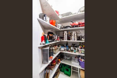 Casa de condomínio para alugar com 700m², 4 quartos e 7 vagasDespensa