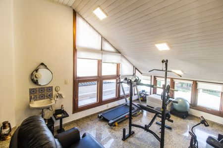 Casa de condomínio para alugar com 700m², 4 quartos e 7 vagasAcademia