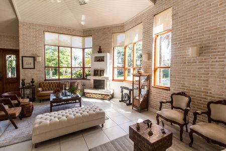 Sala  de casa de condomínio para alugar com 4 quartos, 700m² em Alphaville, Santana de Parnaíba
