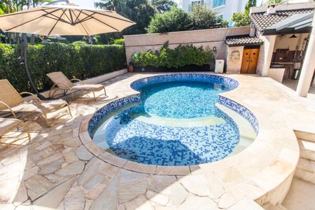 Casa de condomínio para alugar com 700m², 4 quartos e 7 vagasPiscina