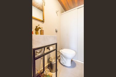 Casa de condomínio para alugar com 700m², 4 quartos e 7 vagasBanheiro