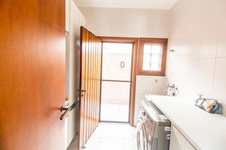 Casa de condomínio para alugar com 700m², 4 quartos e 7 vagasÁrea de Serviço