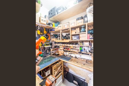 Casa de condomínio para alugar com 700m², 4 quartos e 7 vagasDepósito