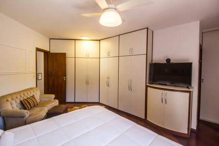 Casa de condomínio para alugar com 700m², 4 quartos e 7 vagasSuíte 1