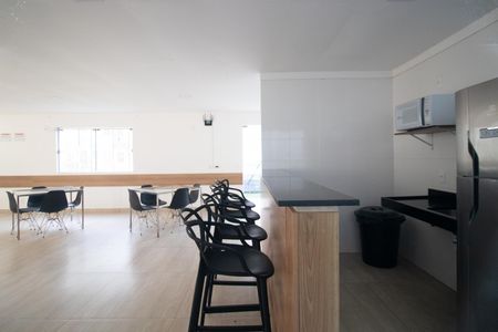 Apartamento para alugar com 46m², 2 quartos e 1 vaga Apartamento para alugar com 46m², 2 quartos e 1 vagaÁrea comum - Salão de festas