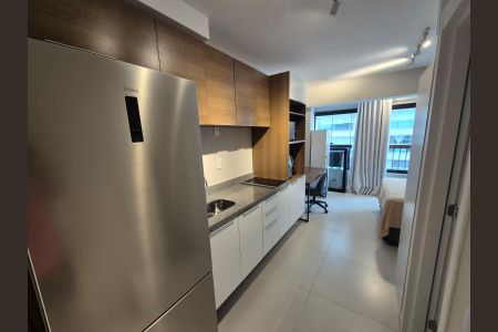 Cozinha de kitnet/studio para alugar com 1 quarto, 24m² em Vila Cordeiro, São Paulo