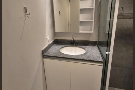 Banheiro de kitnet/studio para alugar com 1 quarto, 24m² em Vila Cordeiro, São Paulo