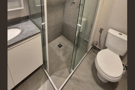 Banheiro  de kitnet/studio para alugar com 1 quarto, 24m² em Vila Cordeiro, São Paulo