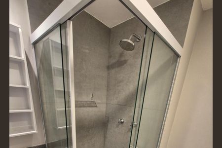 Banheiro  de kitnet/studio para alugar com 1 quarto, 24m² em Vila Cordeiro, São Paulo