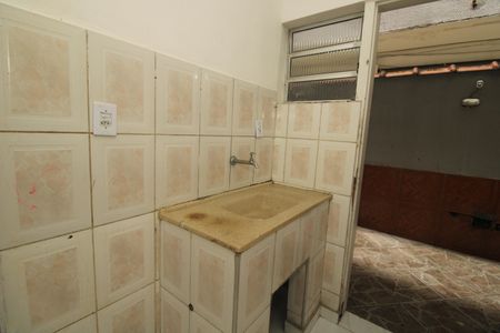 Cozinha de kitnet/studio para alugar com 1 quarto, 28m² em Liberdade, São Paulo